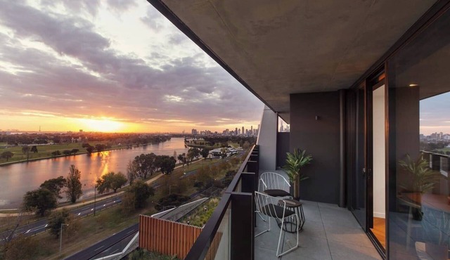 Lakeside Five star Comfort w Uninterrupted Views