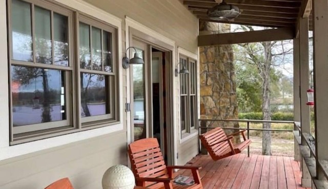 Lakeside Getaway #2 near Canton Trade Days