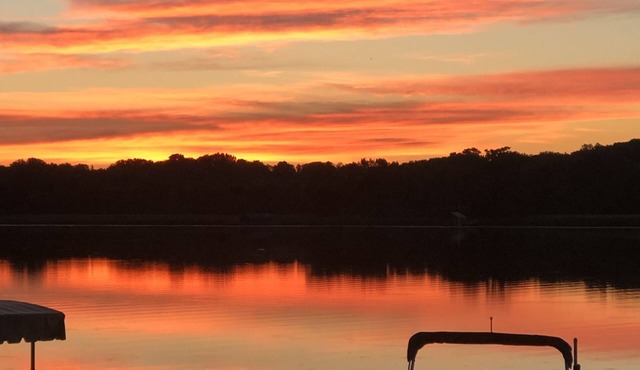Lakeside Getaway! 35 mins from downtown Minneapolis & close to Mall of America