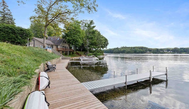 Lakeside Getaway Dock, Kayaks, Firepit, Grill