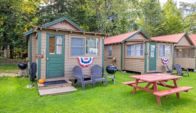Lakeside Getaway, Just Steps Away from Fourth Lake Here at Stiefvater's Lakeside Cottages!