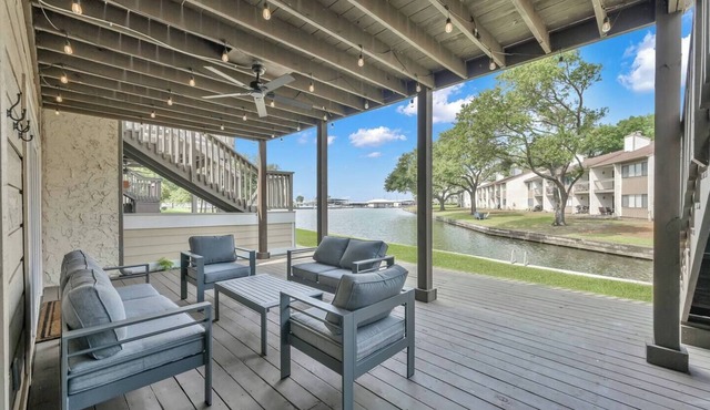 Lakeside Getaway *Quiet Canal* 2 Story Deck - 4 Bdrm Townhouse by EverSan Cooper Getaways