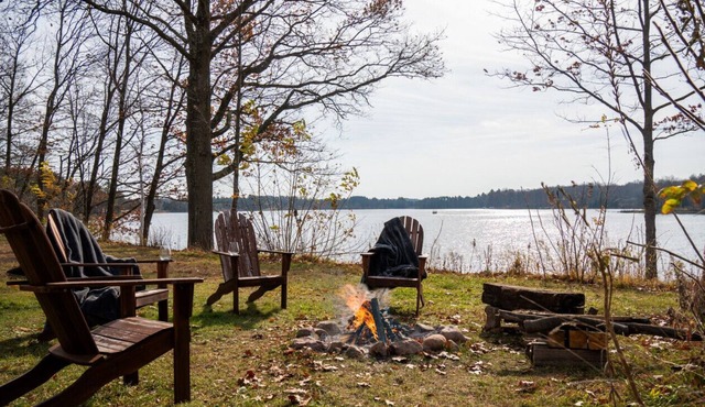 Lakeside Getaway @ Ro's On Pine Lake (w/Hot Tub)!