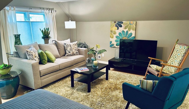 Lakeside Getaway Studio In Luna Pier!