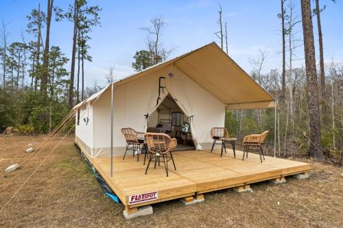 Lakeside Glamping Escape with Fishing & Boating