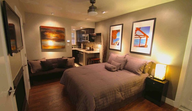 Lakeside Gondola Lodge studio for 2 guests