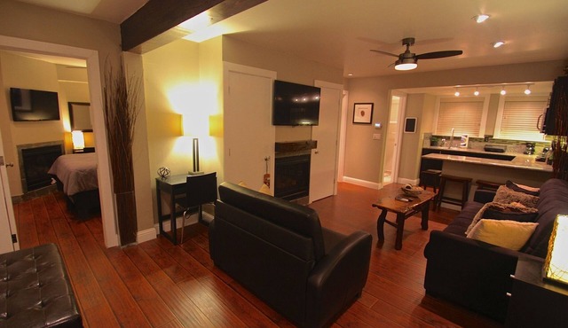 Lakeside Gondola Lodge 3 Bedroom Penthouse sleeps 8-10