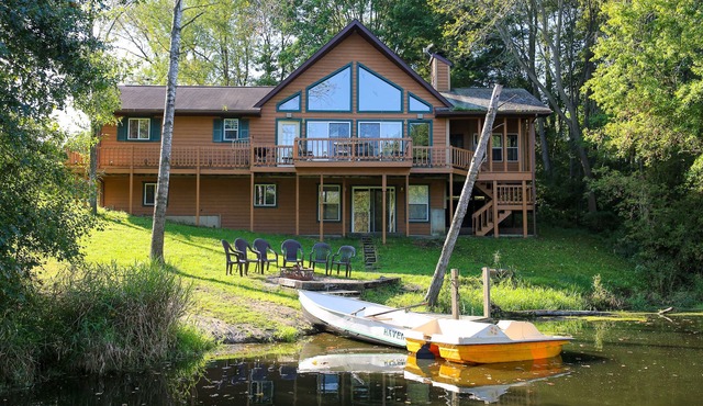 Lakeside Haven Home On Birch Lake, Sleeps Up To 12 People.