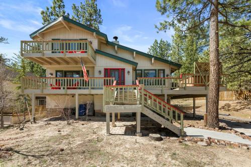 Lakeside Haven- Luxury Retreat Near