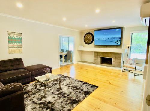 Lakeside Haven - Park the Boat, Relax and Unwind