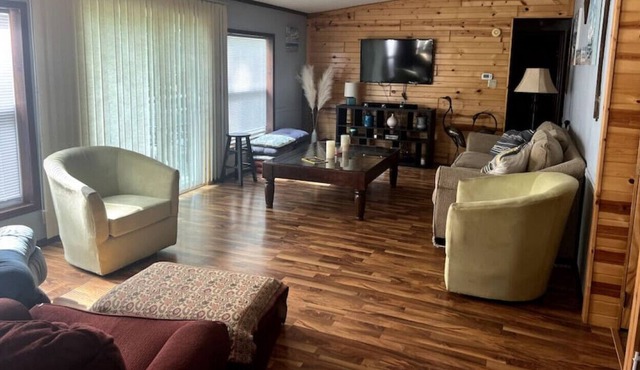 Lakeside Haven Retreat Snow Lake