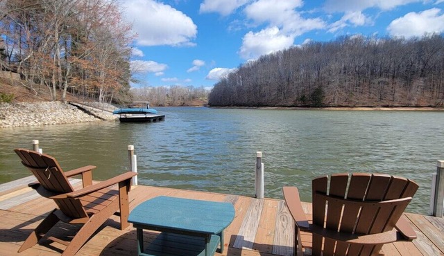Lakeside Haven w/Dock/Slip, Fire Pit, Game Room, Kayaks,