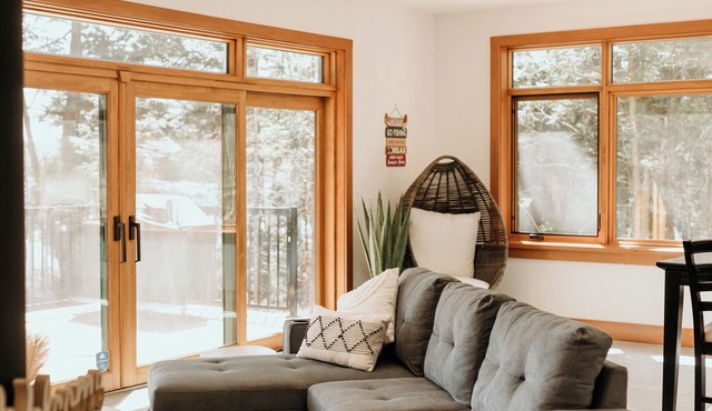 Lakeside Haven (Your Cottage Retreat)
