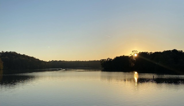 Lakeside Hideaway a spacious lodge with a lake view close to local attractions.