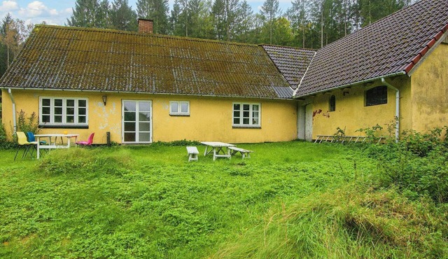 Lakeside Holiday Home with Forest