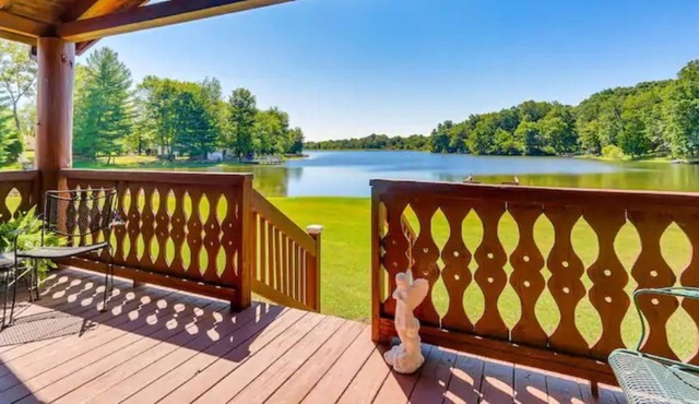 Lakeside Home near Santa Claus & Holiday World