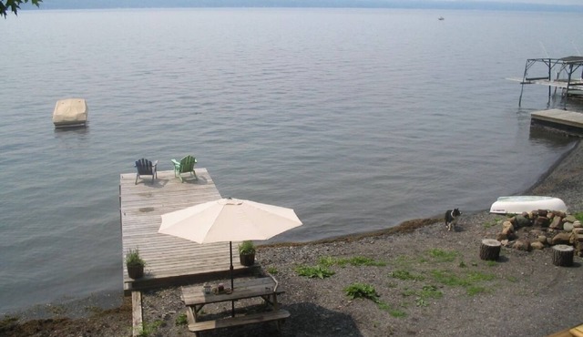 Lakeside Home with 70' Lake Frontage and Kayaks