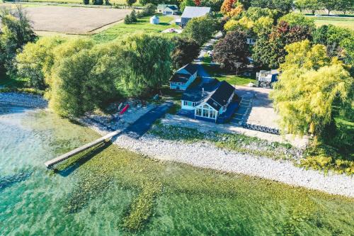 Lakeside Home with Guest Cottages at Waupoos