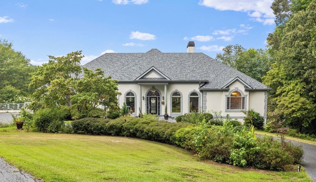 Lakeside House, Family-Friendly Retreat