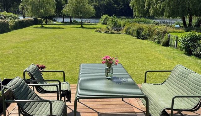 Lakeside house with private pier at Ry Møllesø