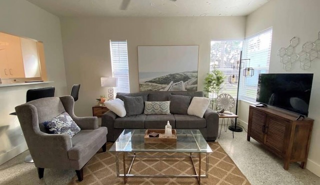 Lakeside - Lake Davis Art Deco Cottage 5B