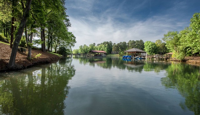 Lakeside Landing by AvantStay | Private Dock