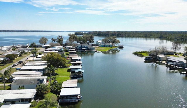 Lakeside Landing on Lake Dora w/Boat Dock