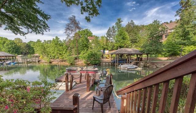 Lakeside Landing | Private Dock | Lake Access | Sleeps 16