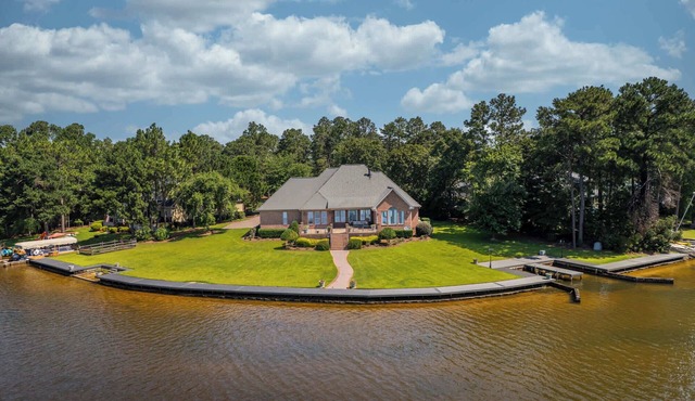 Lakeside Lane Retreat