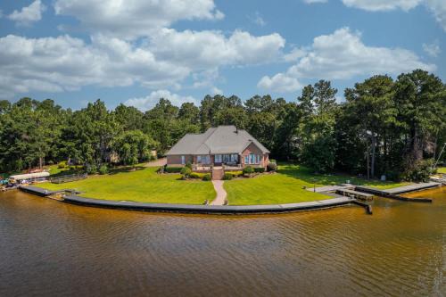Lakeside Lane Retreat Waterfront Escape with Kayaks Game Room & Scenic Views