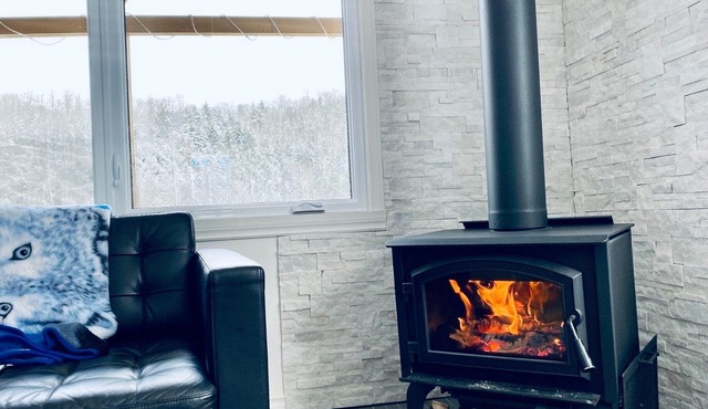 Lakeside Laurentian retreat