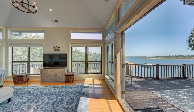 Lakeside Leisure - Peaceful waterfront home with a boat dock and game room.