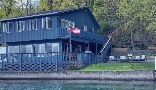 Lakeside Life on Keuka's Water's Edge