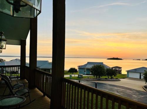 Lakeside Living Paradise