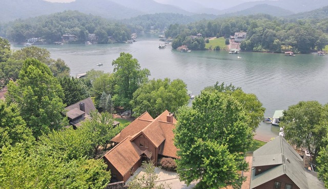 Lakeside Lodge by Chatuge Home Concierge | Lakefront · Hot Tub · Firepit · Ping Pong · Private Dock w/Boat Slip