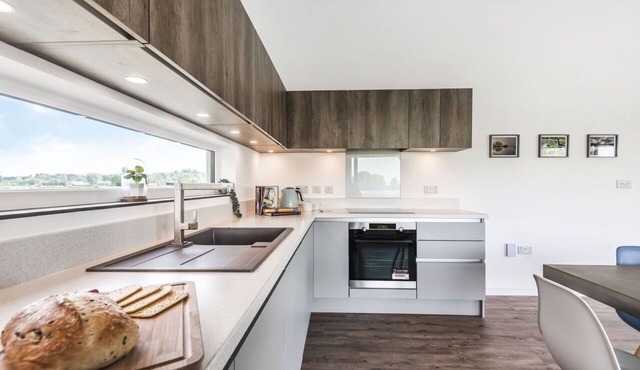 Lakeside Lodge by Grandeur Property