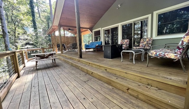 Lakeside Lodge for family fun with game room and covered deck! Fish & Swim!