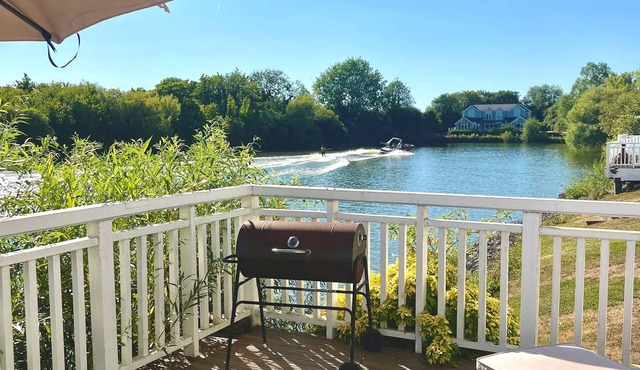 Lakeside Lodge Near Cirencester, South Cerney
