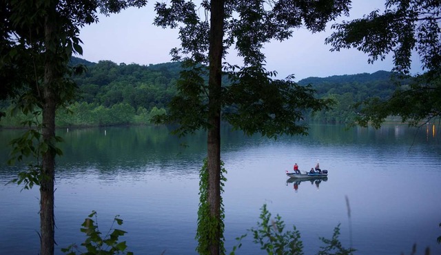 Lakeside Lodge Room | Lakeview | Pets Allowed