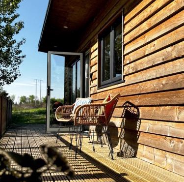 Lakeside Lodge- 'Swallow'