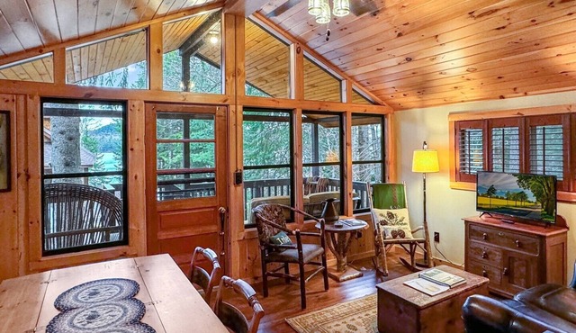 Lakeside Lodge - Tree Top Cottage on 7th Lake