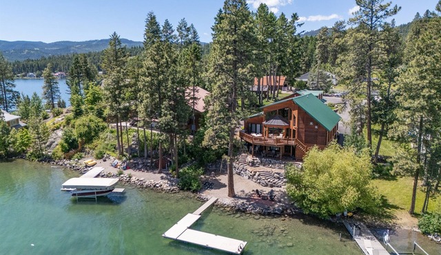 Lakeside Lodge with Private Dock and Beach, Sleeps 10!