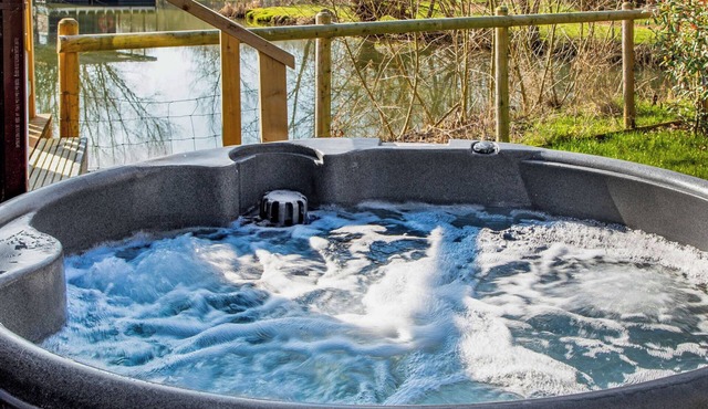 Lakeside Lodges (Pet)