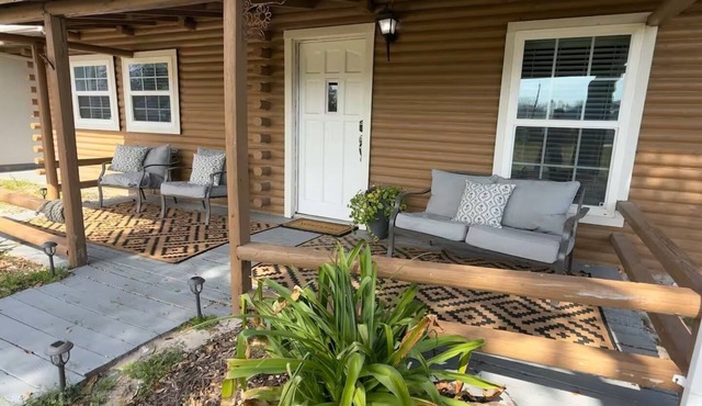 Lakeside Log Cabin Retreat- Close to Beach + Fishing + Boat Parking