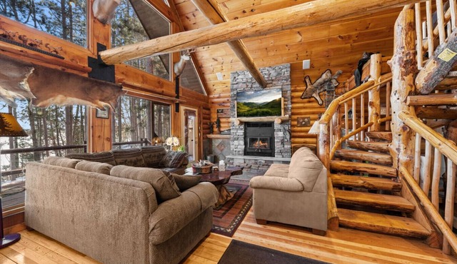 Lakeside Log Cabin: 5BR Stunning Views & Game Room