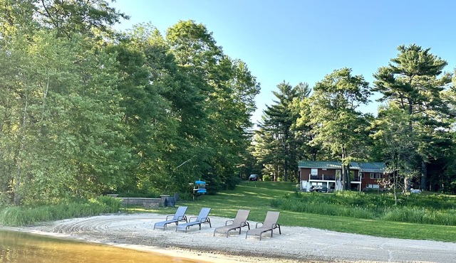 Lakeside Log Cabin - Enjoy a beautiful sugar sand beach, Fireplace