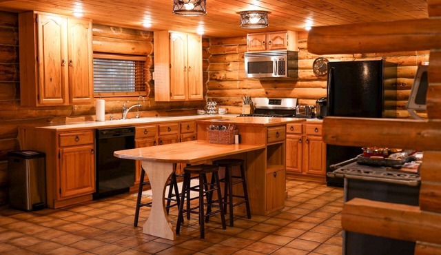 Lakeside Log Cabin in NW Wisconsin