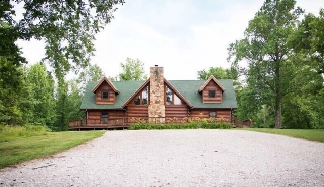 Lakeside Log Cabin-Wedding Venue -Hunting -Fishing