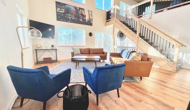 Lakeside Lookout, Brand New Build on Private Lake!