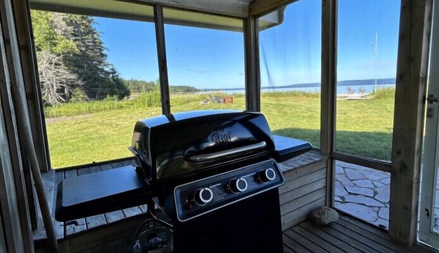 Lakeside Luxury Cottage & Hot Tub